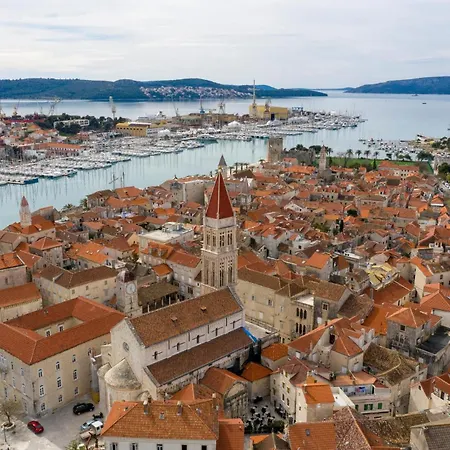 Ferienhaus Amazing In Slatine With Sauna Trogir