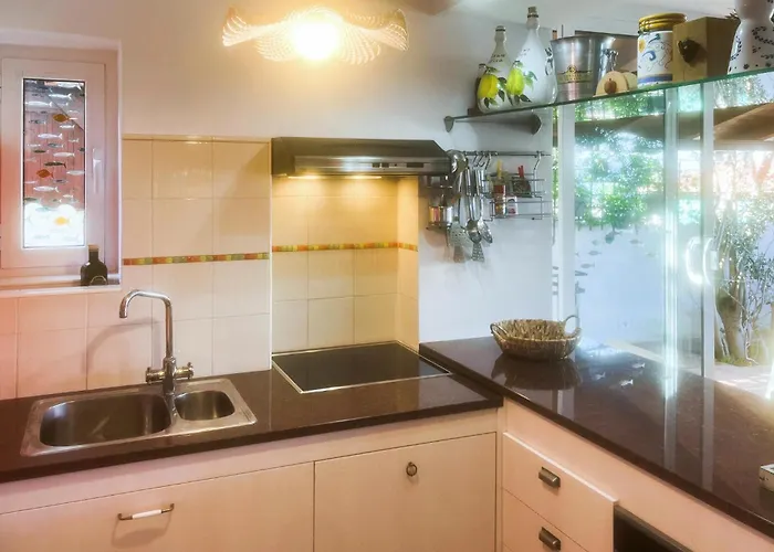 Amazing In Slatine With Sauna Ferienhaus Trogir