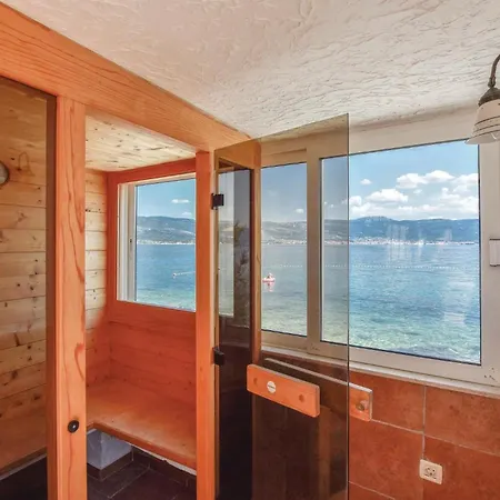 度假居 Nice Home In Slatine With Sauna 特罗吉尔