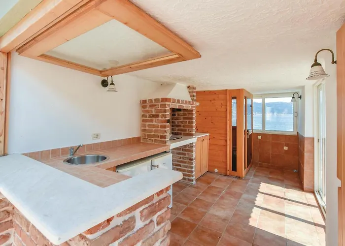 Amazing In Slatine With Sauna Hébergement de vacances *