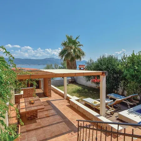 Amazing In Slatine With Sauna Сasa de vacaciones Trogir