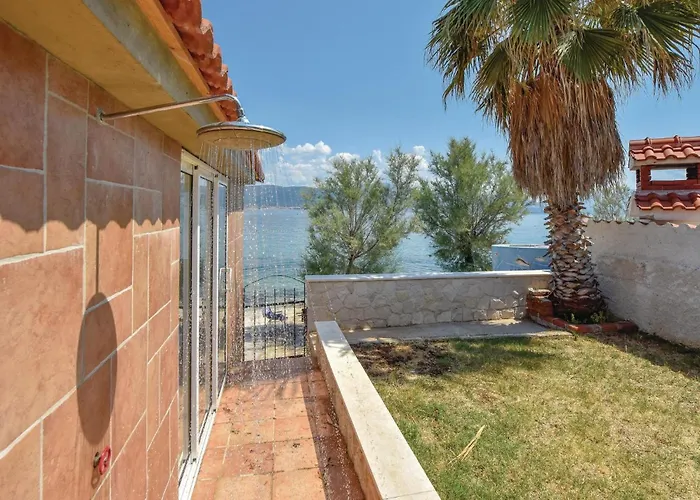 Amazing In Slatine With Sauna Сasa de vacaciones Trogir
